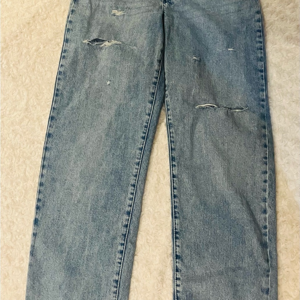 Forever 21 Distressed Dad Jeans. Mid Rise, Relaxed Fit, Straight Leg.